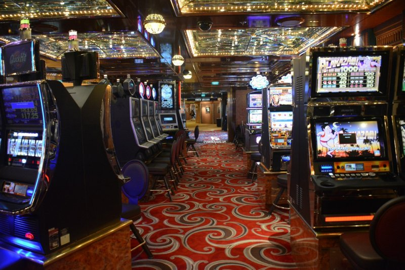 celebrity cruise casino tables