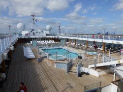 Seven Seas Voyager Pool picture