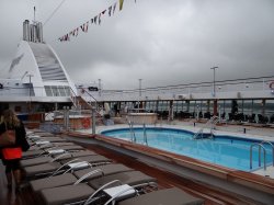 Seven Seas Voyager Pool picture