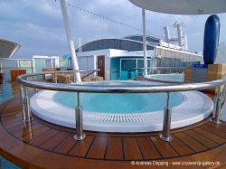 Norwegian Breakaway Vibe Beach Club picture