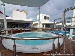 Norwegian Breakaway Main Pool picture