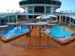 Navigator of the Seas Outdoor Movie Screen picture