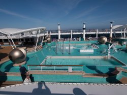 Norwegian Epic Pool picture