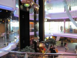 Empress of the Seas Centrum picture