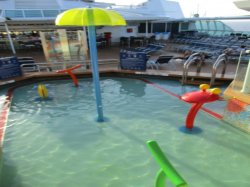 Empress of the Seas Pool picture