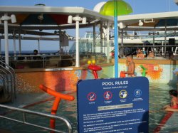 Empress of the Seas Pool picture