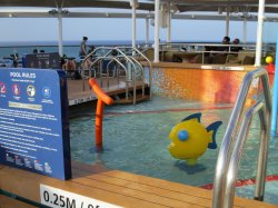 Empress of the Seas Pool picture