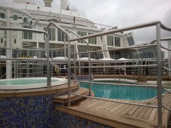 Queen Mary 2 Minnows Pool picture