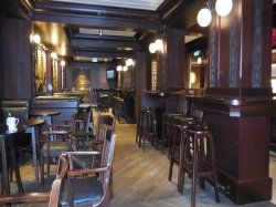 Anthem of the Seas English Pub picture