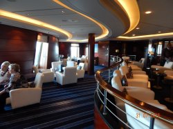 Queen Mary 2 Commodore Club picture