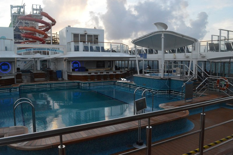 Norwegian Getaway Waves Pool Pictures