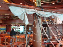 Enchantment of the Seas Schooner Bar picture