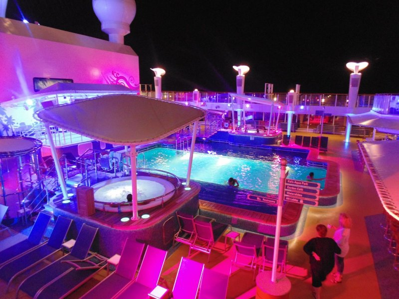 Norwegian Breakaway Main Pool Pictures