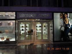 Independence of the Seas Royal Promenade picture