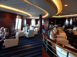 Queen Mary 2 Commodore Club picture